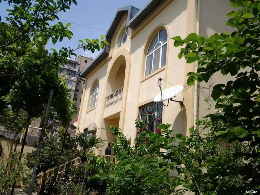 Kirayə verilir 7 otaqlı həyət evi 500 m²