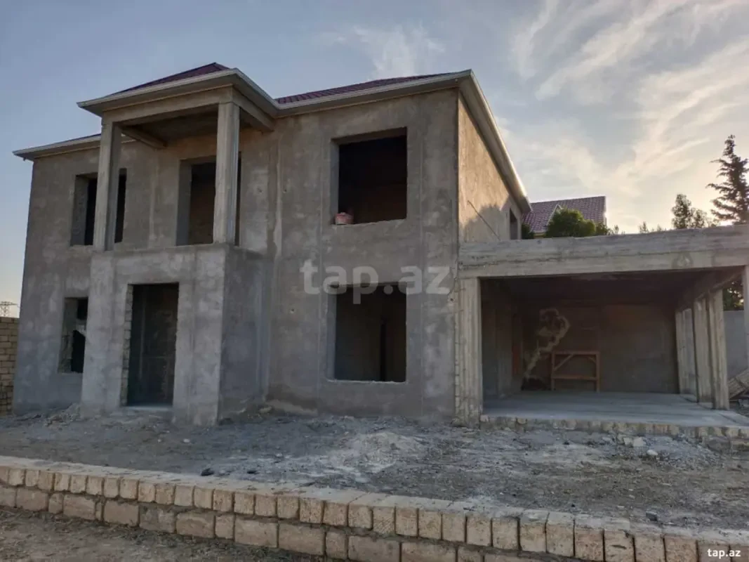 Satılır 6 otaqlı həyət evi 300 m²