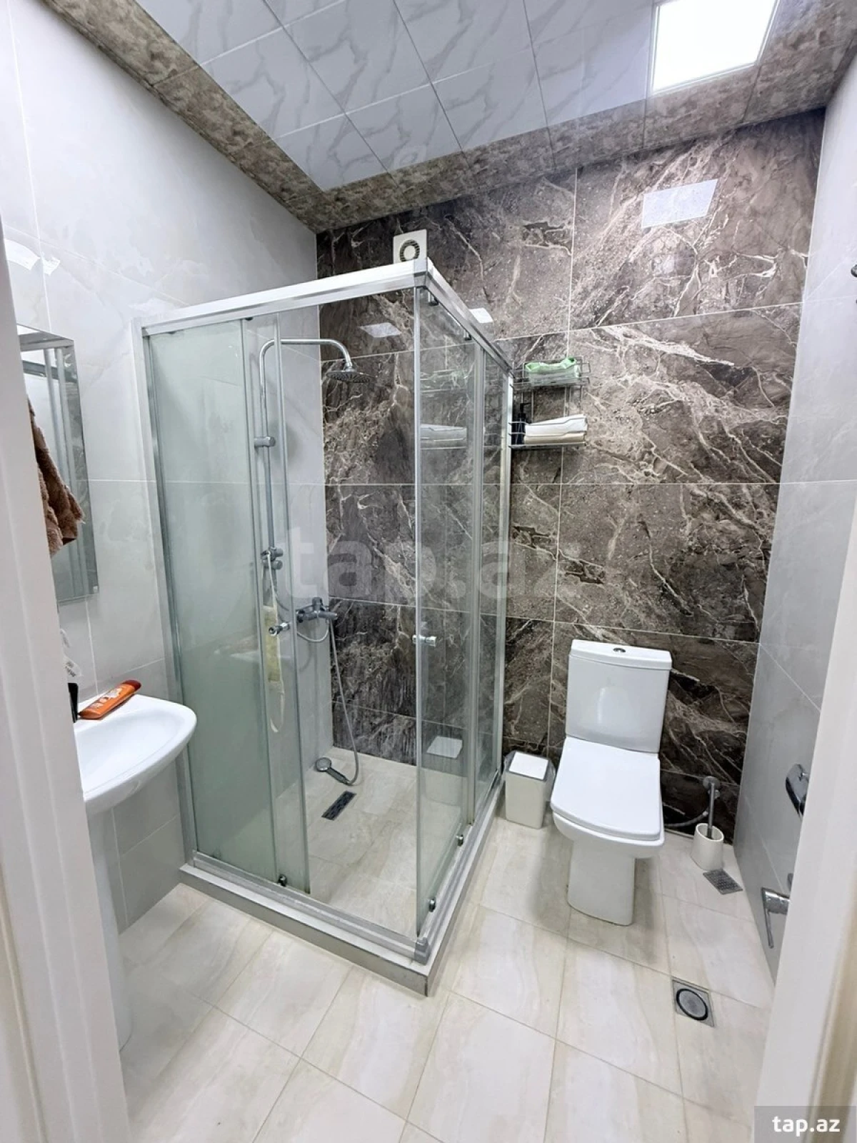 Kirayə verilir 2 otaqlı yeni tikili 70 m²