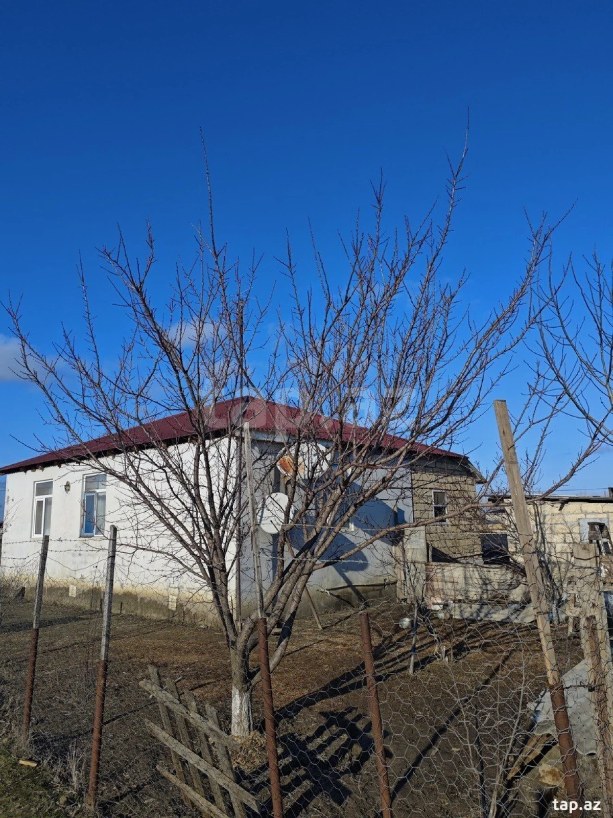 Satılır 4 otaqlı həyət evi