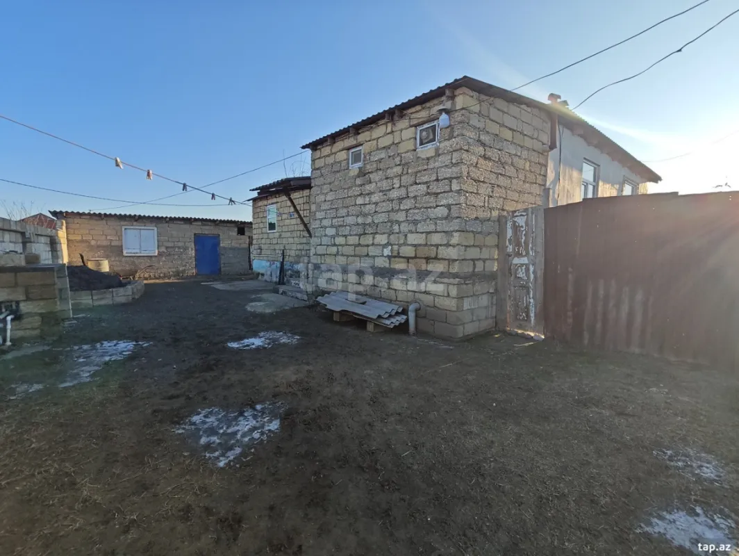 Satılır 4 otaqlı həyət evi