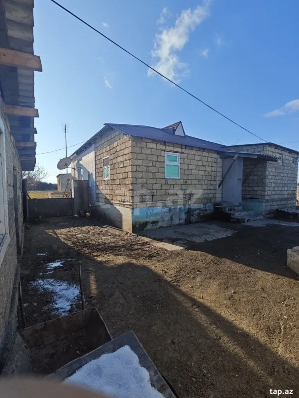 Satılır 4 otaqlı həyət evi