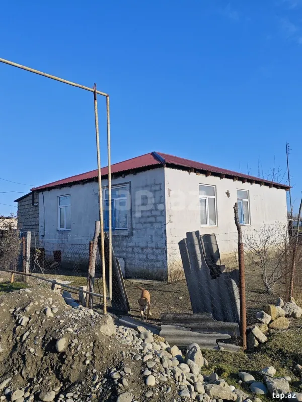 Satılır 4 otaqlı həyət evi