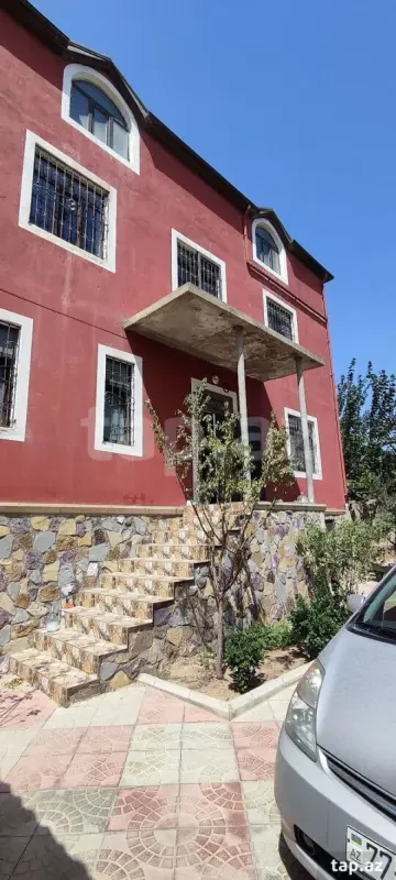 Satılır 8 otaqlı həyət evi 640 m²