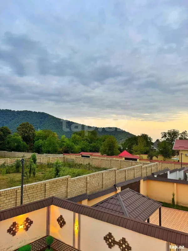 Kirayə verilir 4 otaqlı həyət evi