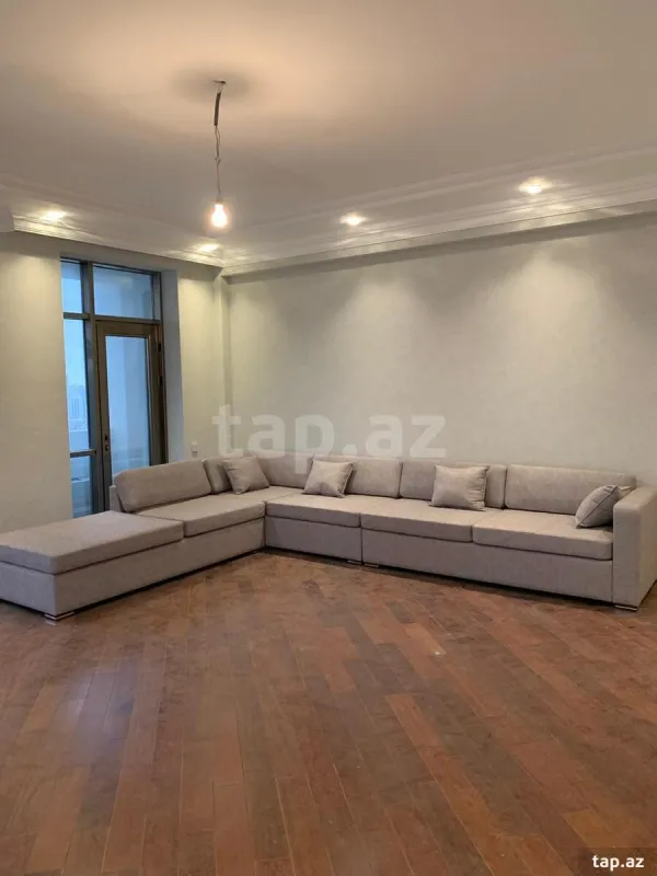 Kirayə verilir 3 otaqlı yeni tikili 168 m²