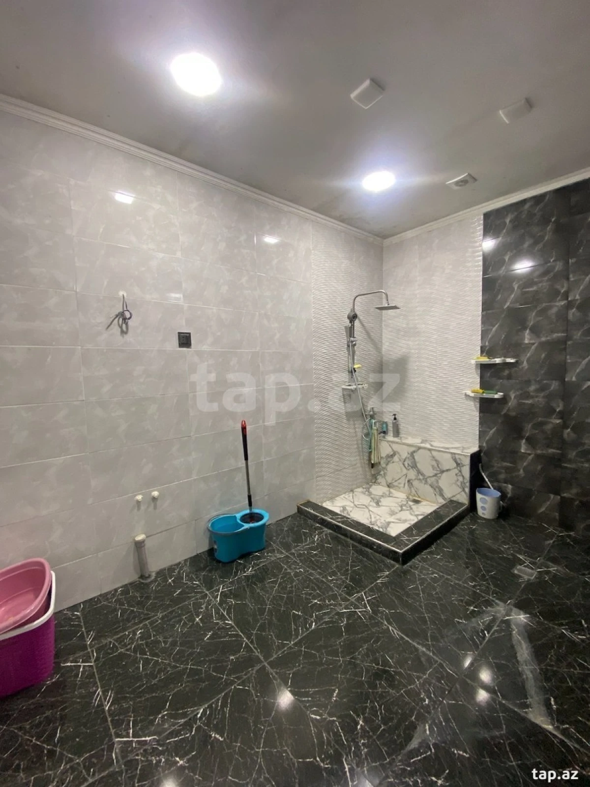 Satılır 5 otaqlı həyət evi