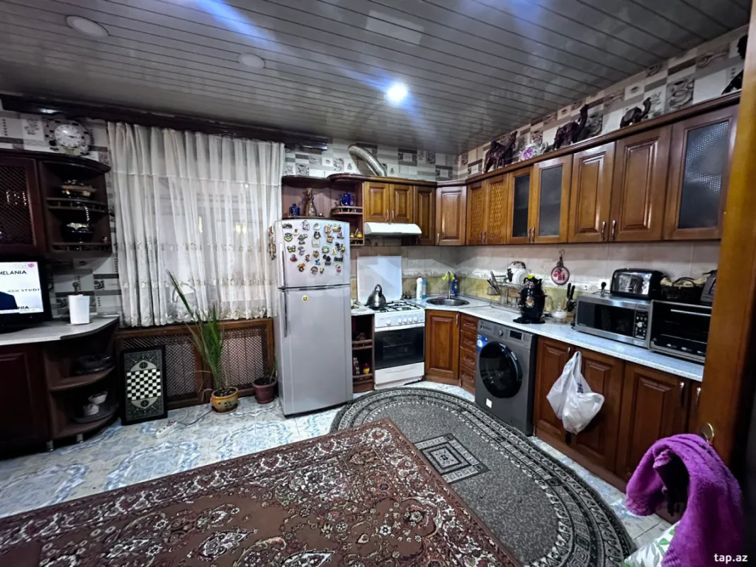 Satılır 8 otaqlı həyət evi