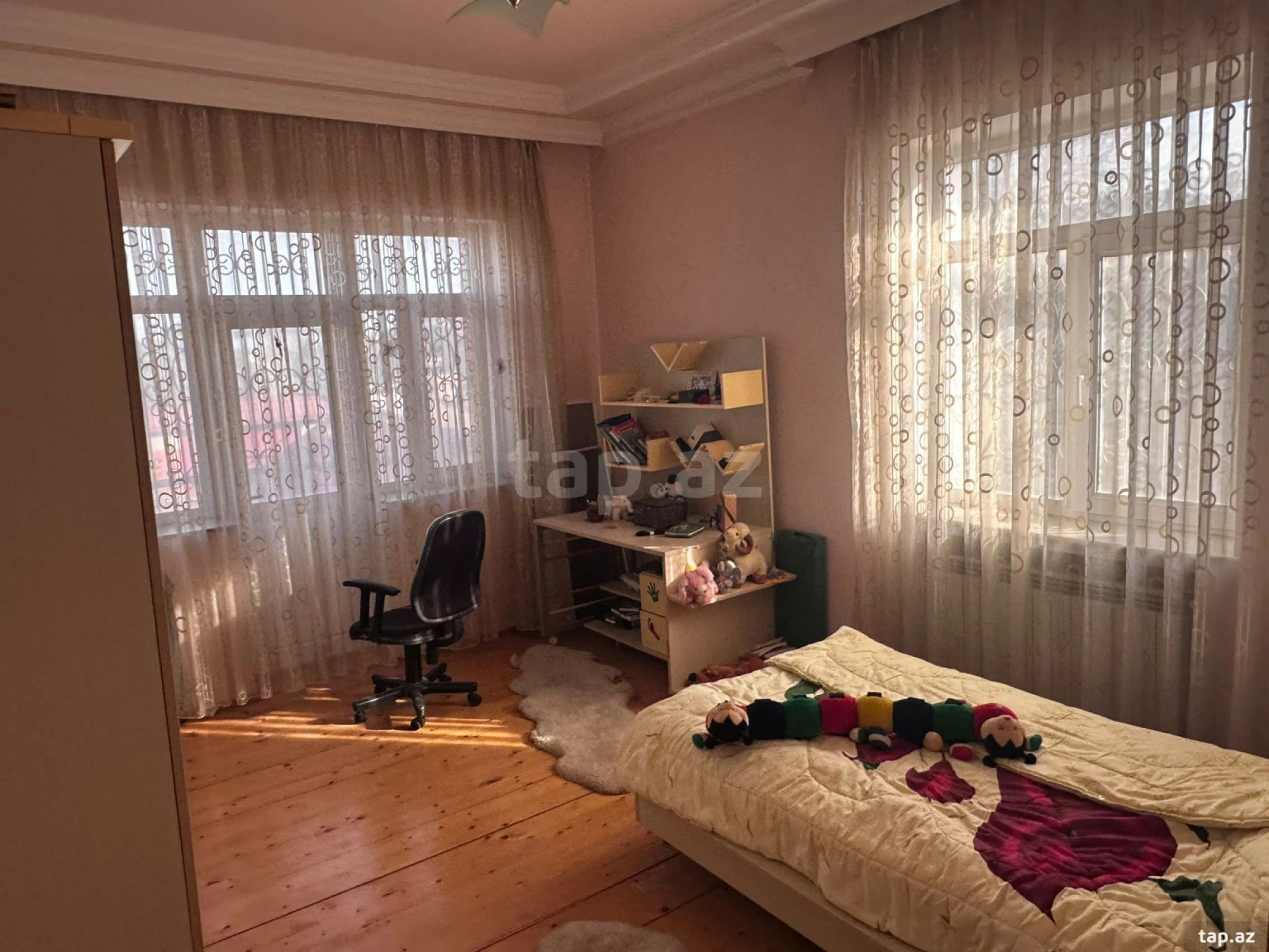 Satılır 8 otaqlı həyət evi