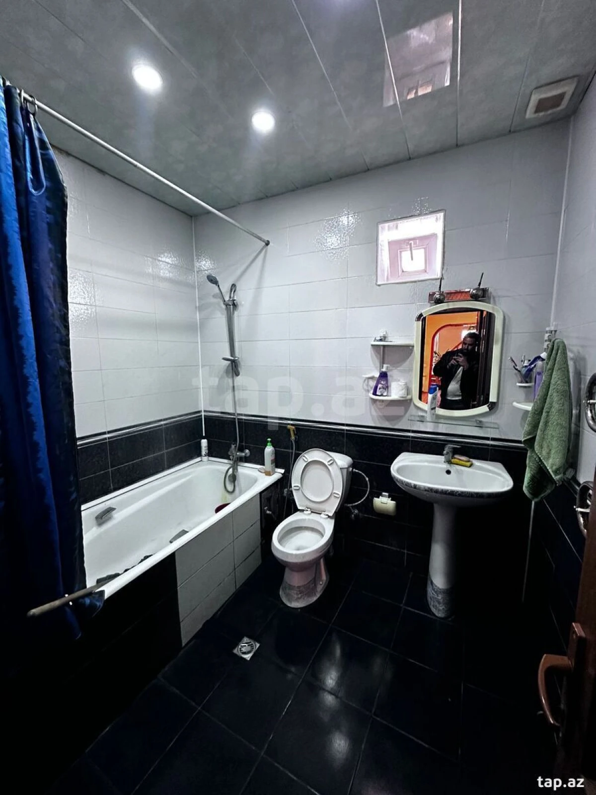 Satılır 8 otaqlı həyət evi