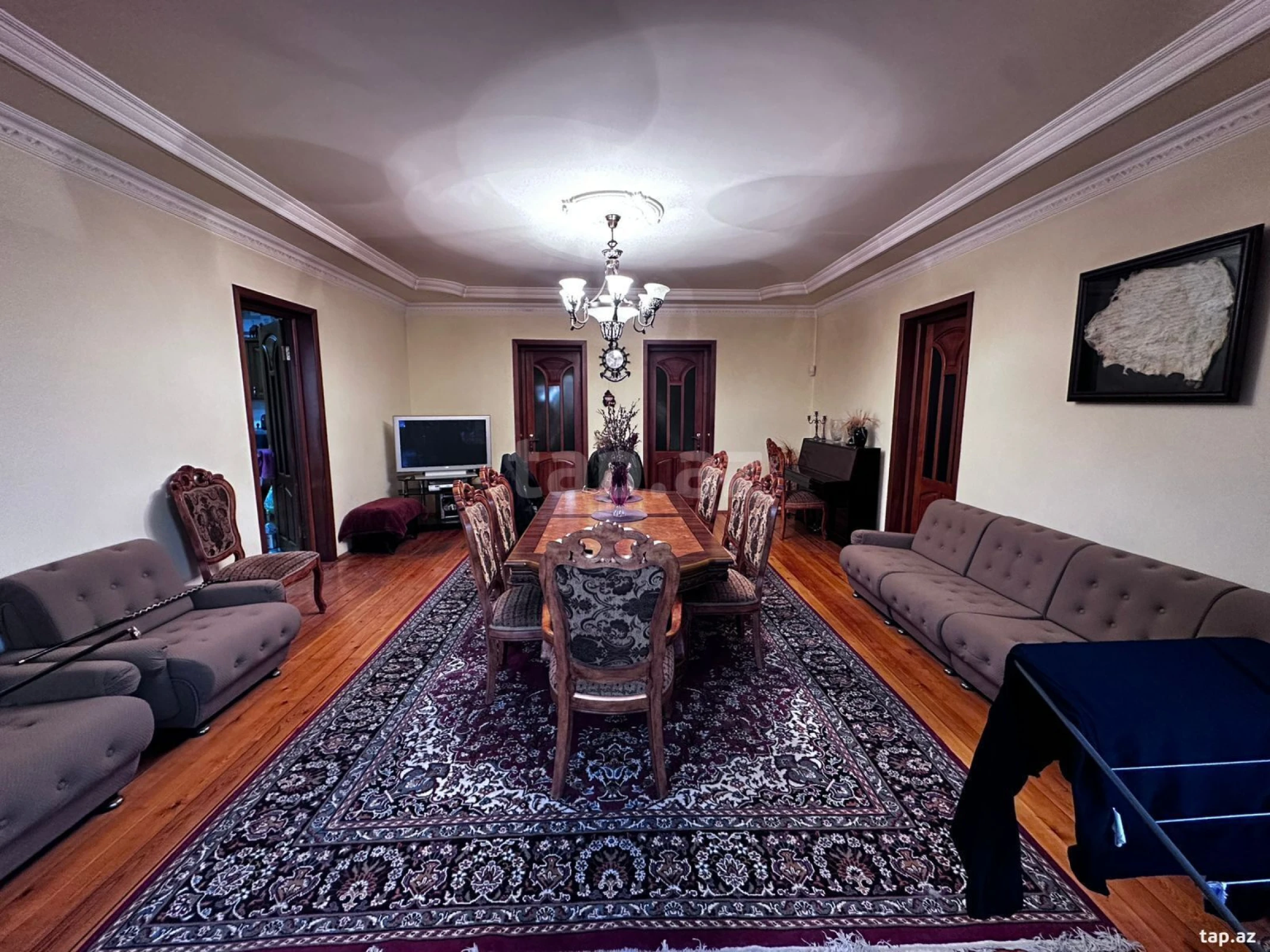 Satılır 8 otaqlı həyət evi