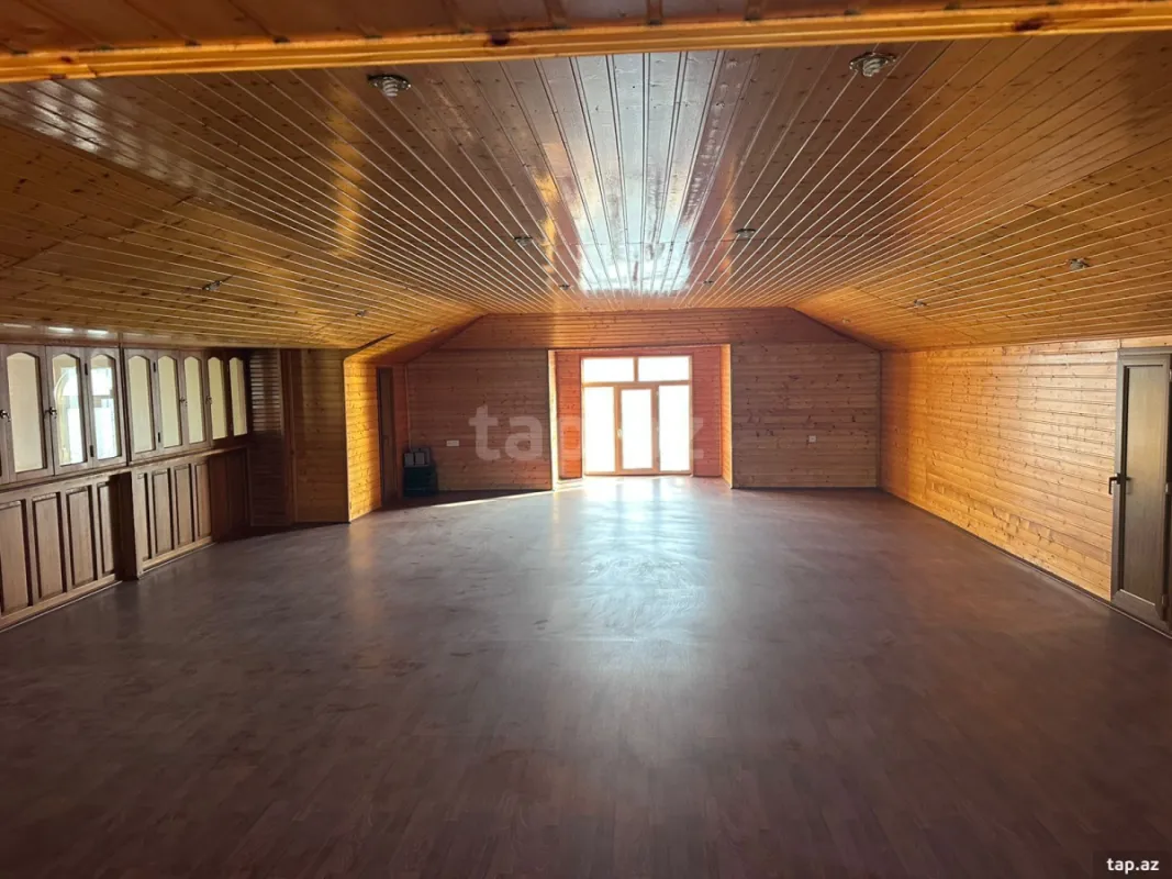 Satılır 8 otaqlı həyət evi