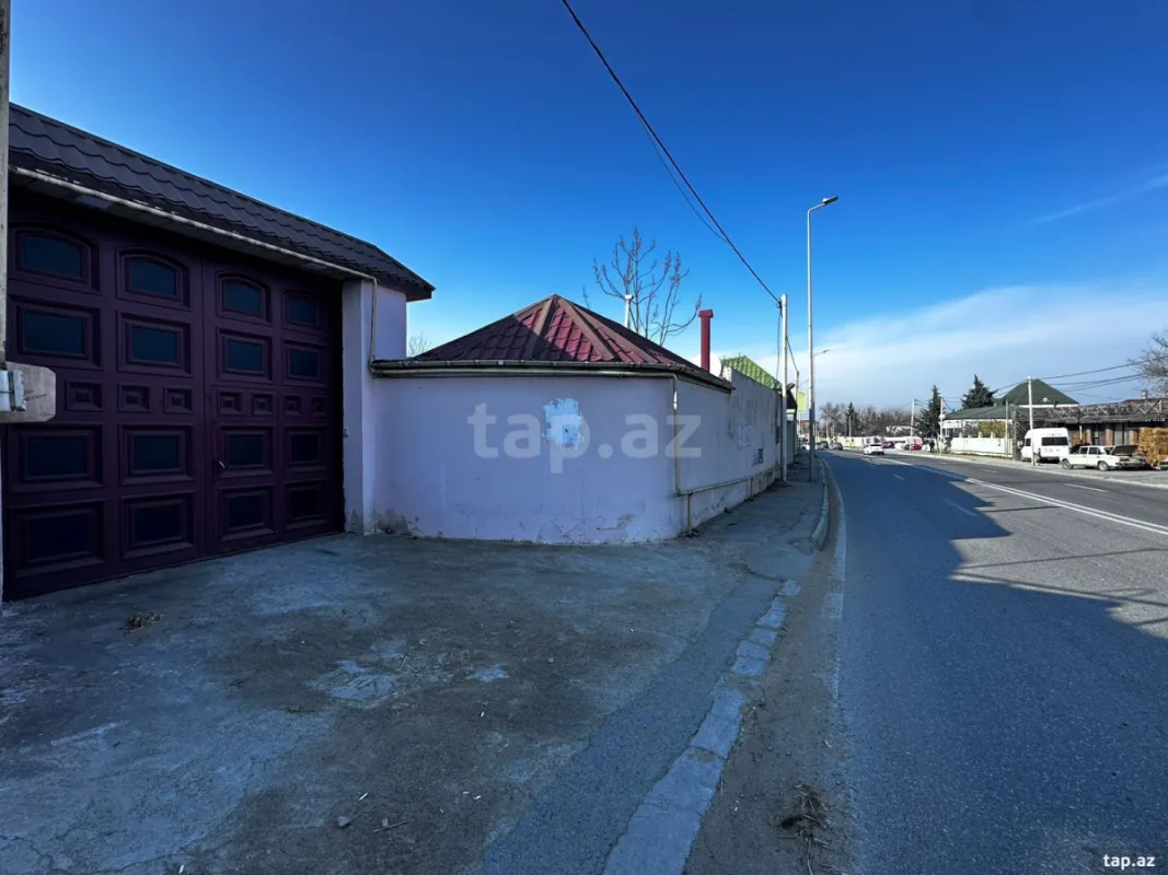 Satılır 8 otaqlı həyət evi