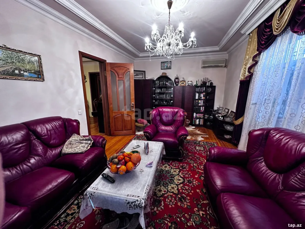 Satılır 8 otaqlı həyət evi