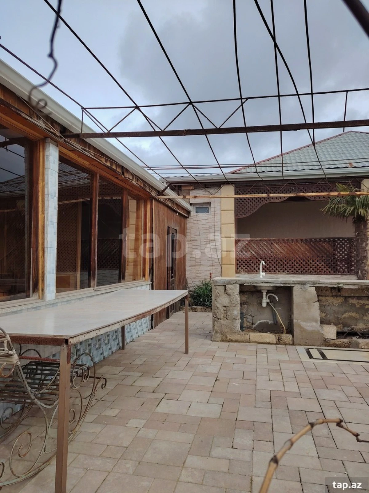 Satılır 4 otaqlı həyət evi