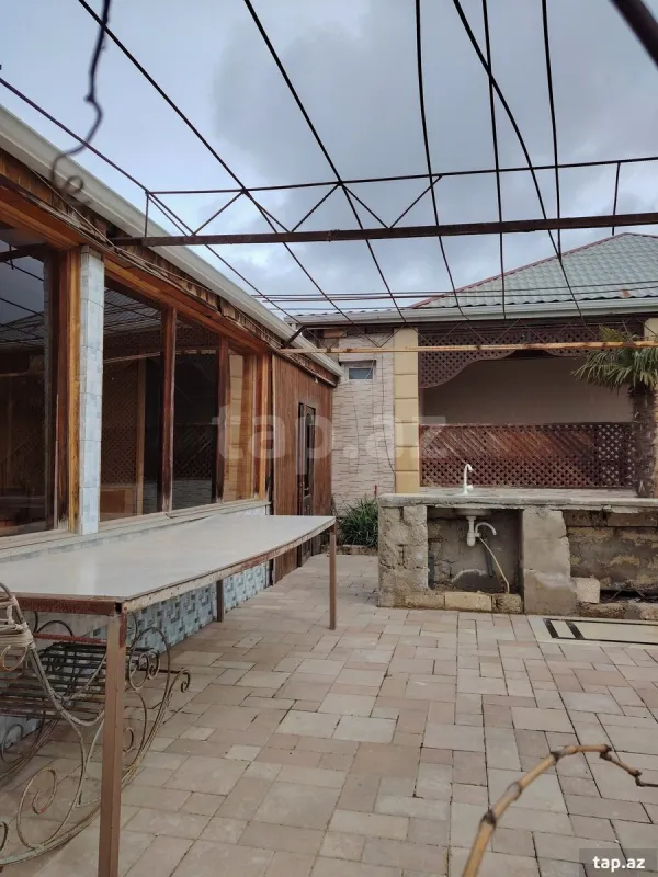 Satılır 4 otaqlı həyət evi