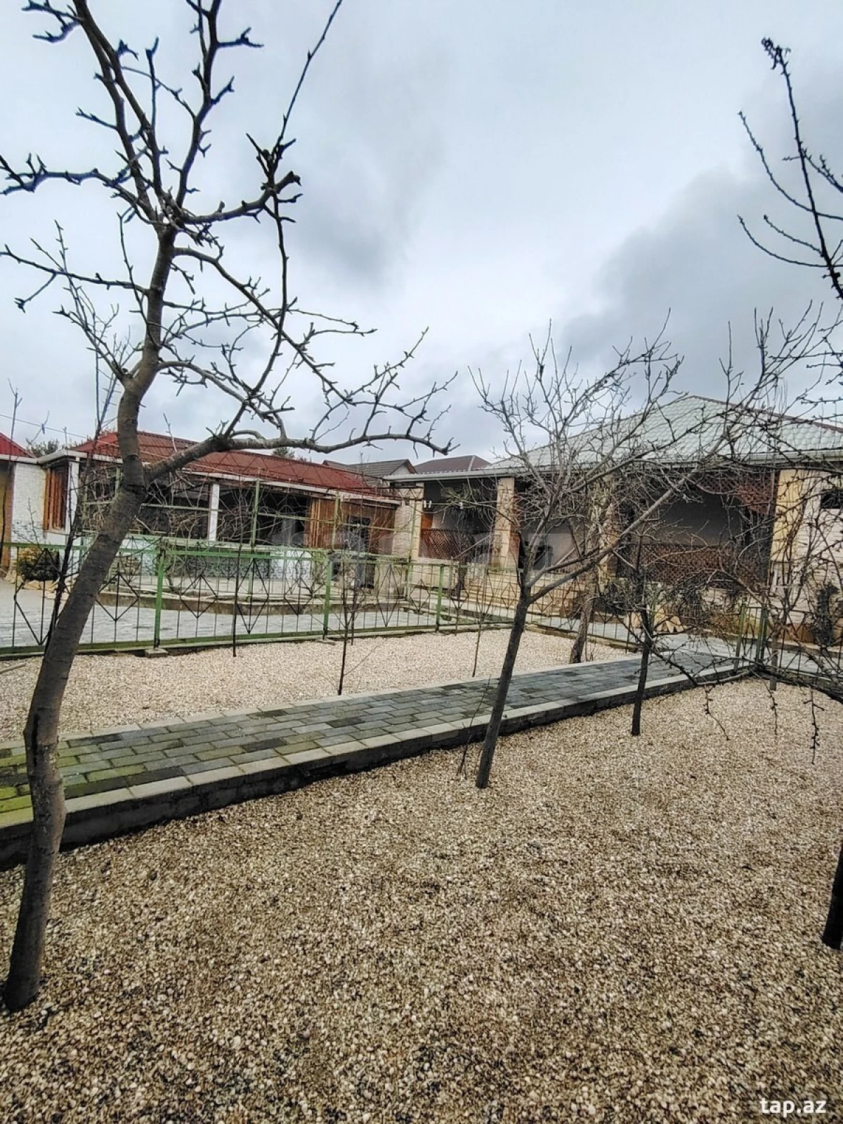 Satılır 4 otaqlı həyət evi