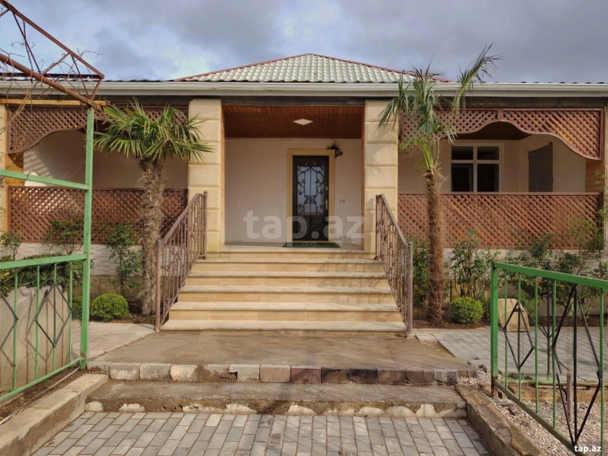 Satılır 4 otaqlı həyət evi