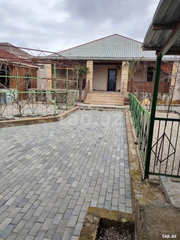 Satılır 4 otaqlı həyət evi