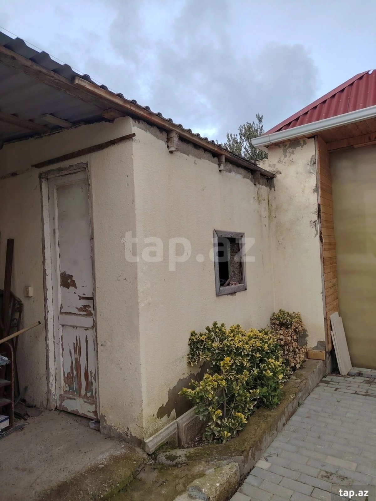 Satılır 4 otaqlı həyət evi