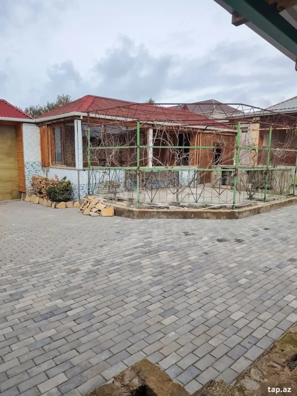 Satılır 4 otaqlı həyət evi