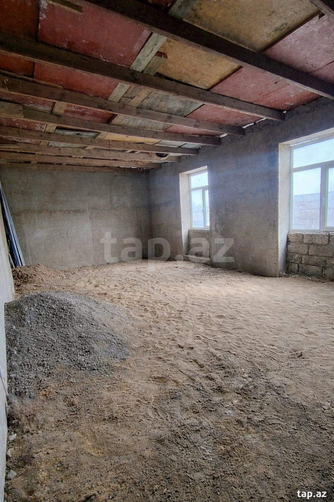 Satılır 4 otaqlı həyət evi