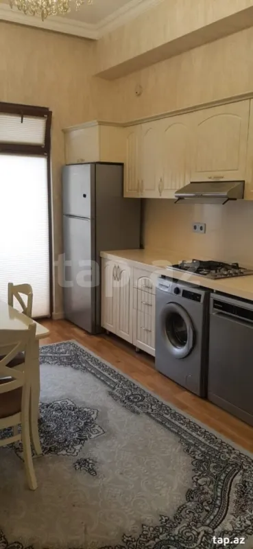 Kirayə verilir 4 otaqlı yeni tikili 140.2 m²