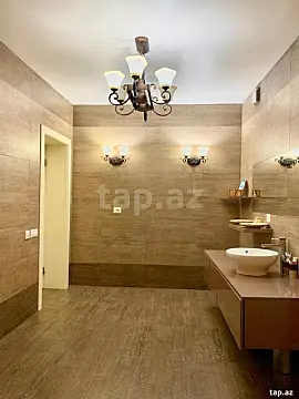 Satılır 8 otaqlı həyət evi