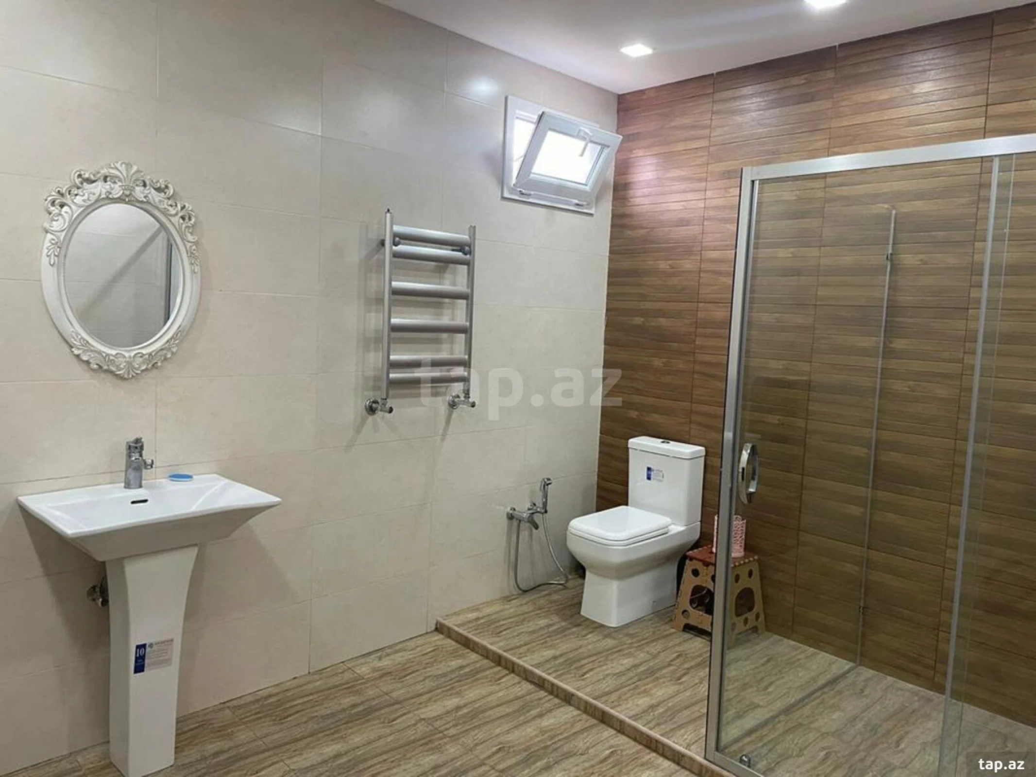 Satılır 8 otaqlı həyət evi