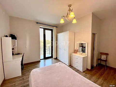 Satılır 8 otaqlı həyət evi