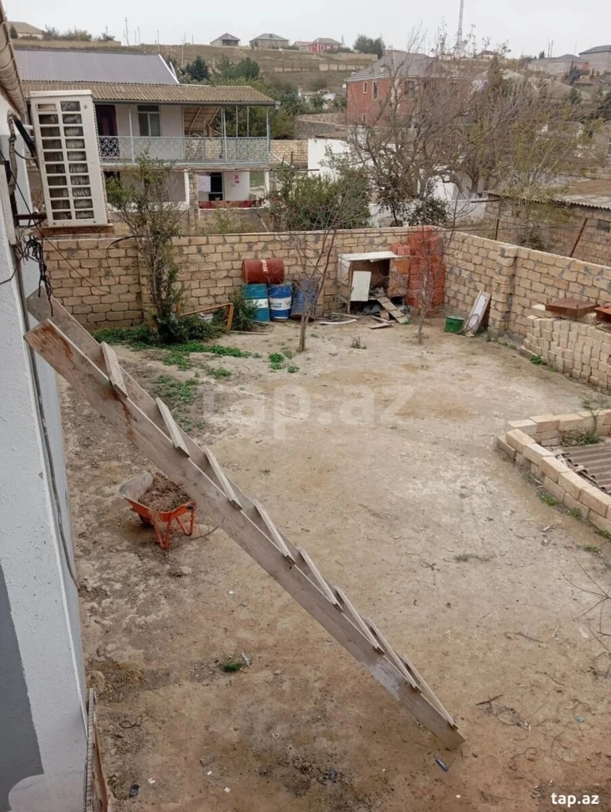 Satılır 4 otaqlı həyət evi