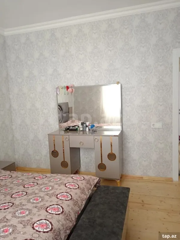 Satılır 4 otaqlı həyət evi