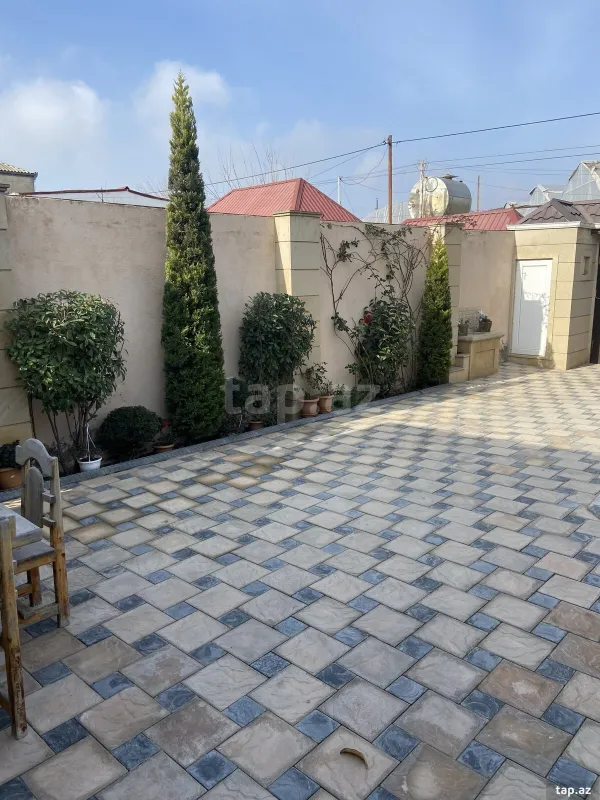 Satılır 4 otaqlı həyət evi