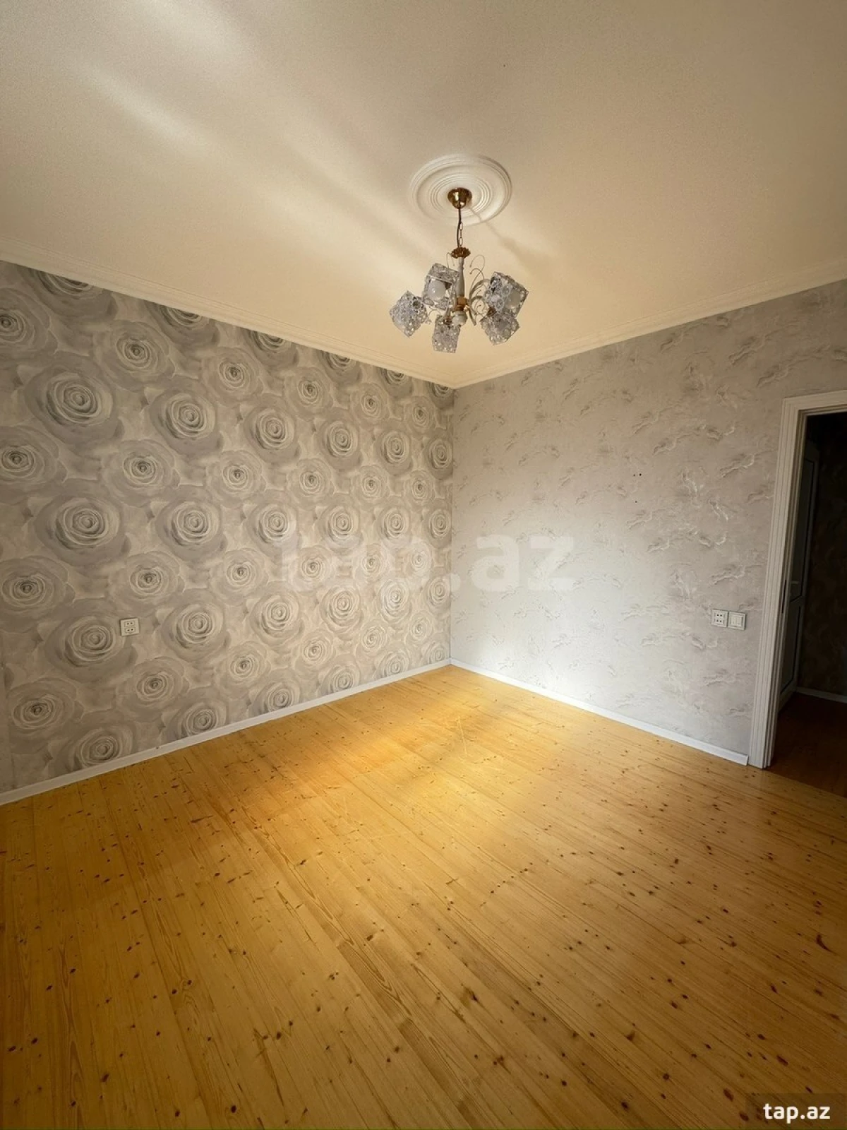 Satılır 6 otaqlı həyət evi