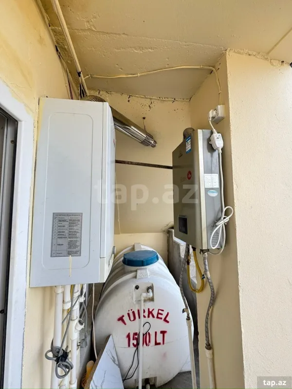 Satılır 6 otaqlı həyət evi