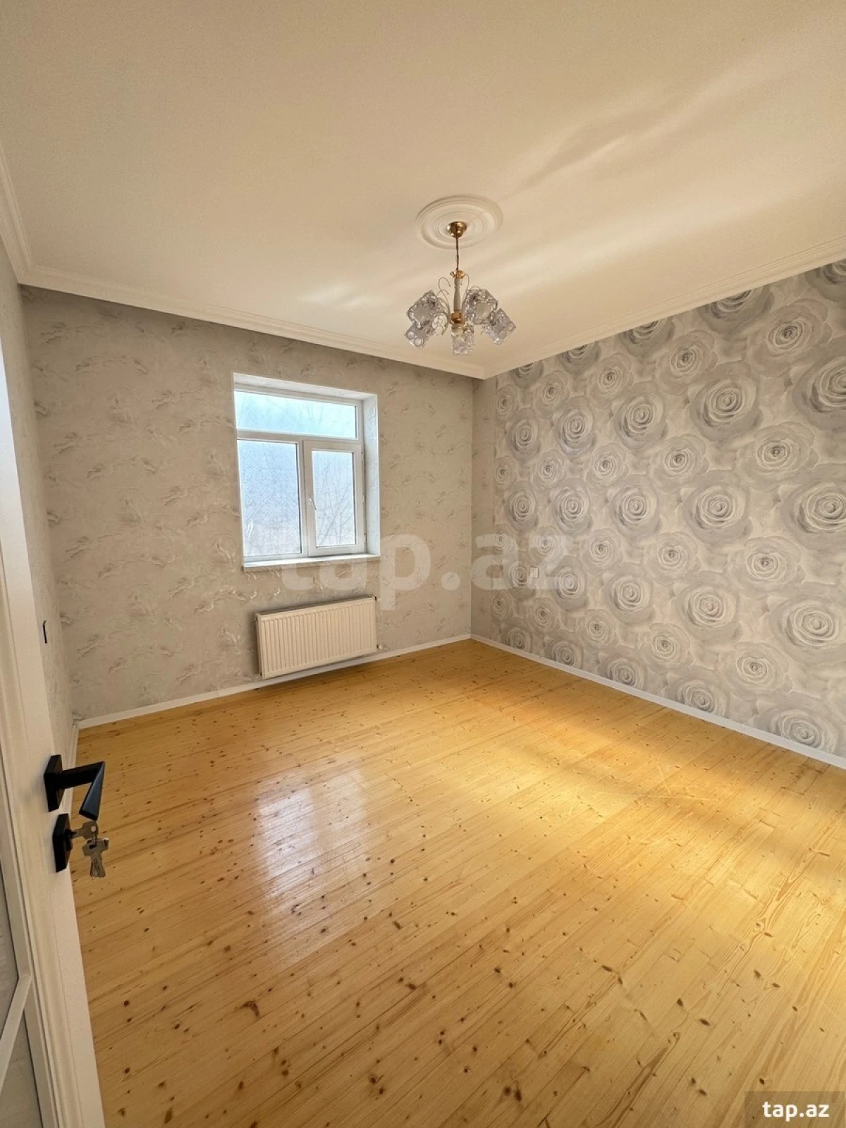 Satılır 6 otaqlı həyət evi