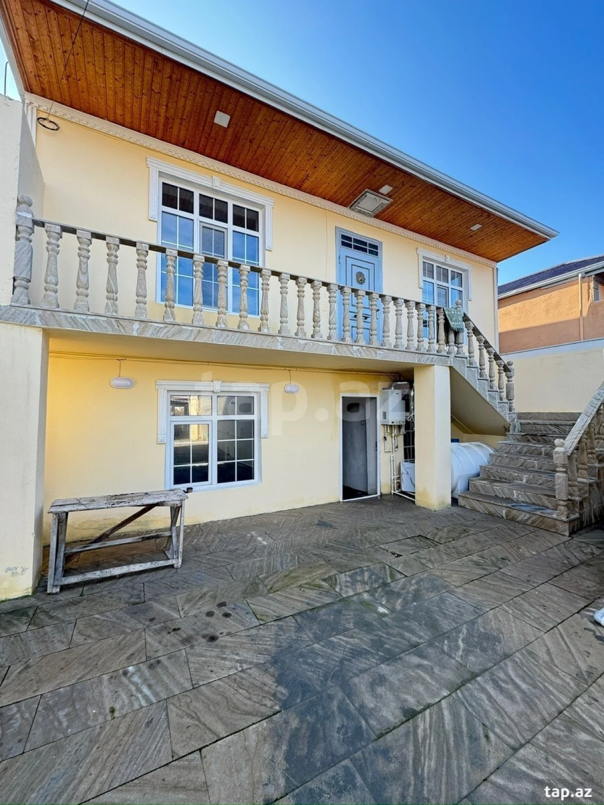 Satılır 6 otaqlı həyət evi