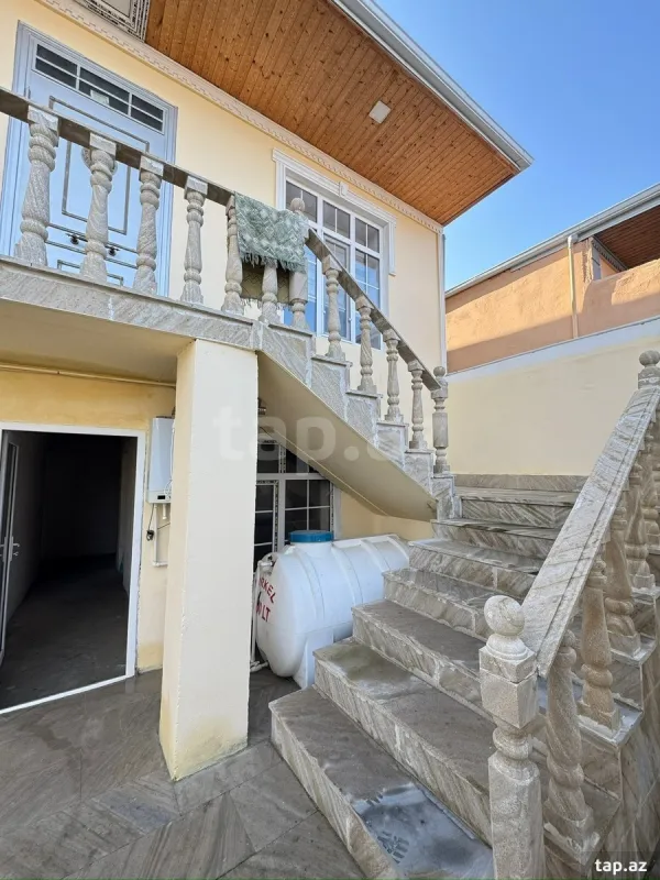 Satılır 6 otaqlı həyət evi