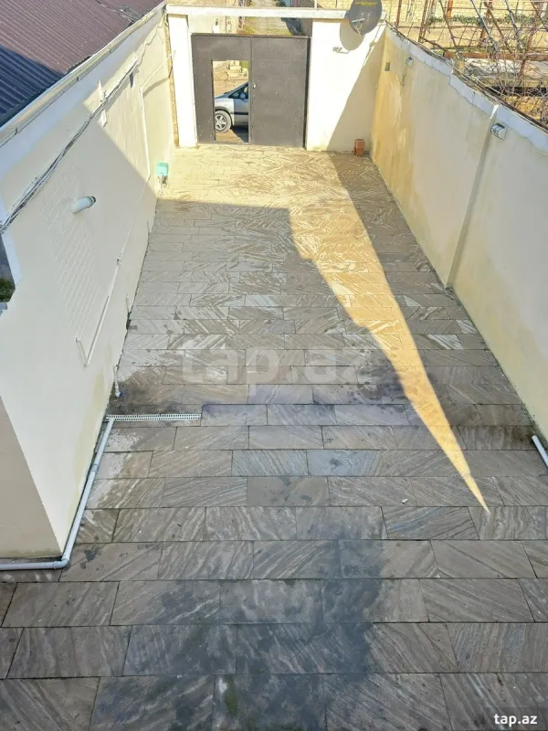 Satılır 6 otaqlı həyət evi