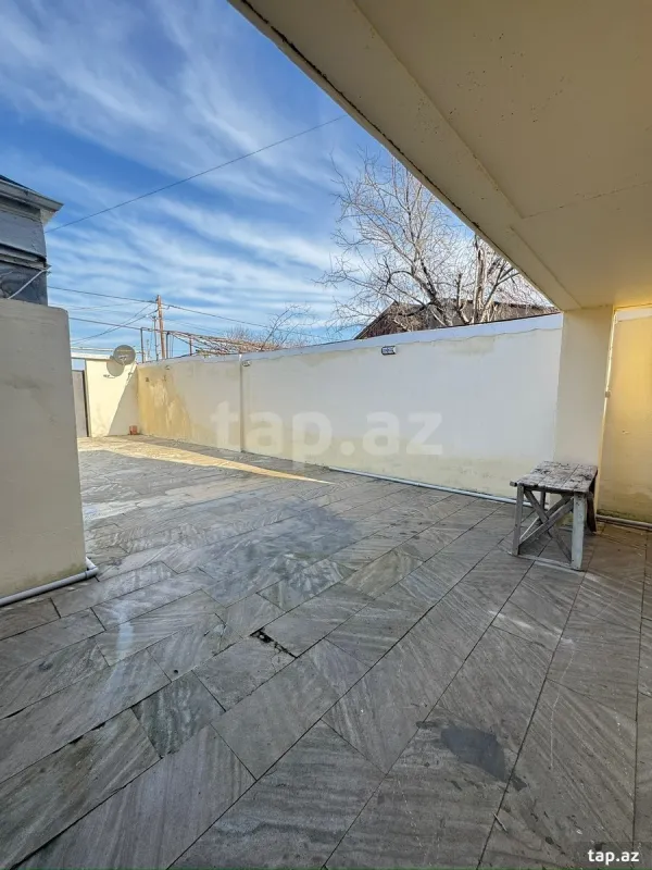 Satılır 6 otaqlı həyət evi