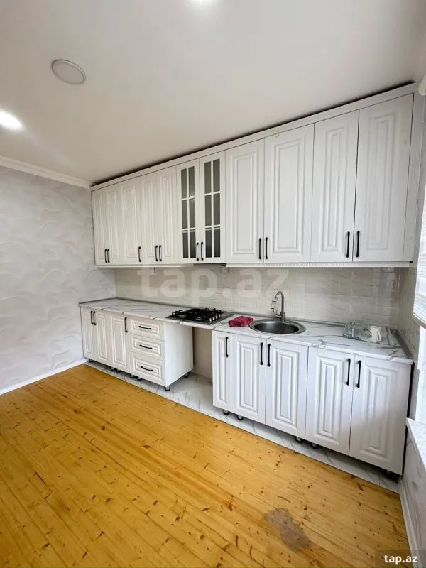 Satılır 6 otaqlı həyət evi