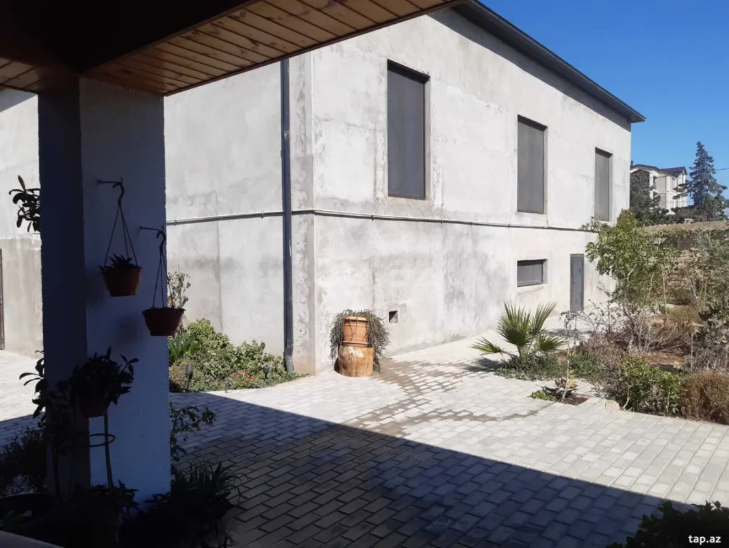 Satılır 4 otaqlı həyət evi
