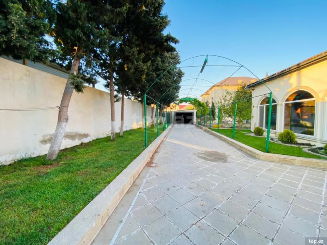 Satılır 4 otaqlı həyət evi