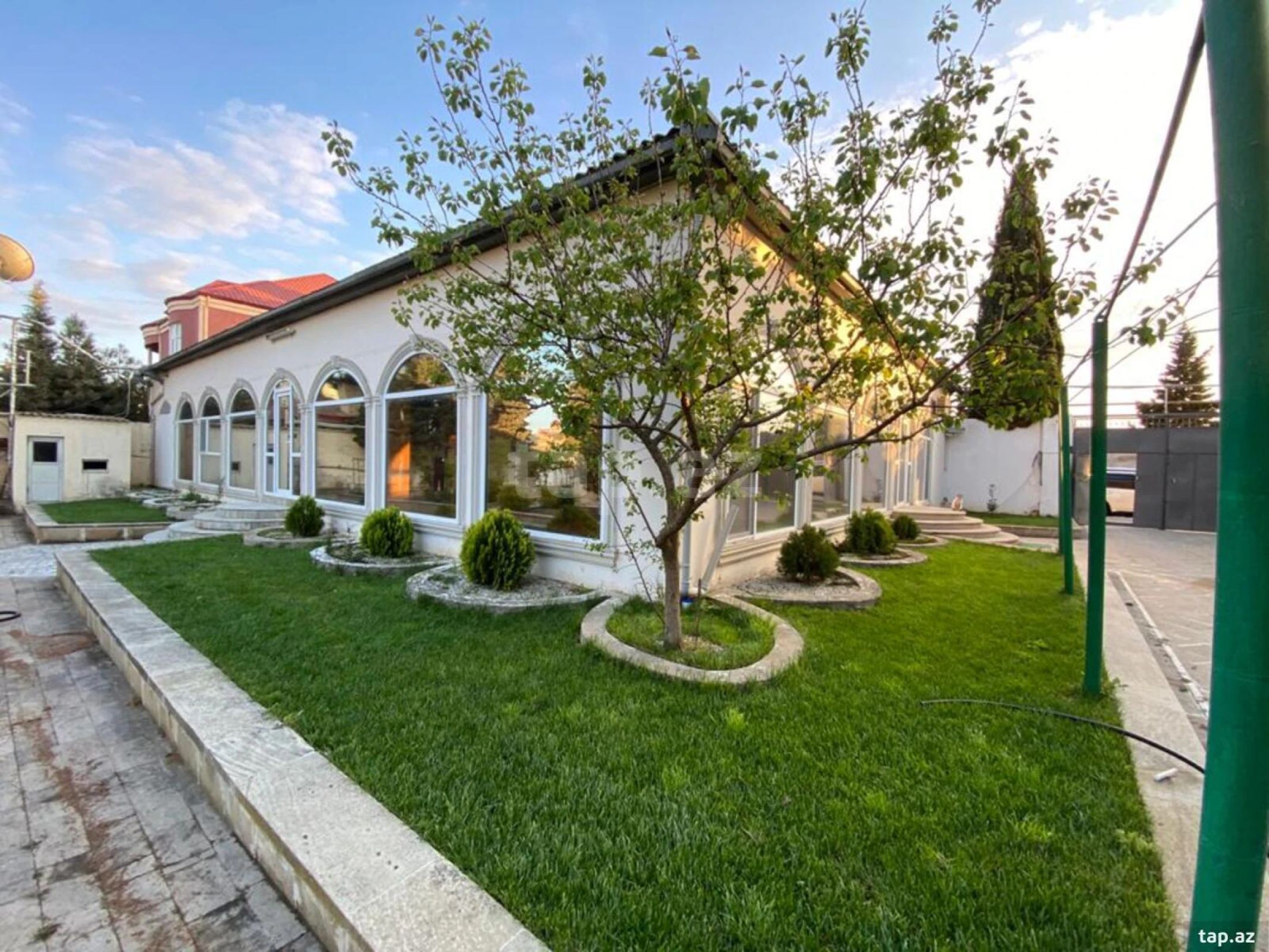 Satılır 4 otaqlı həyət evi