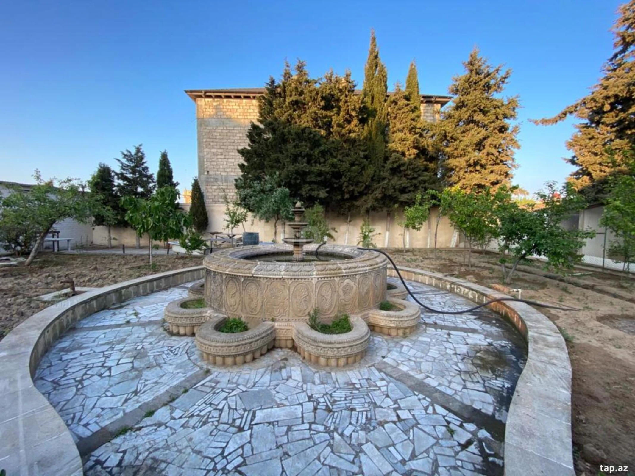 Satılır 4 otaqlı həyət evi