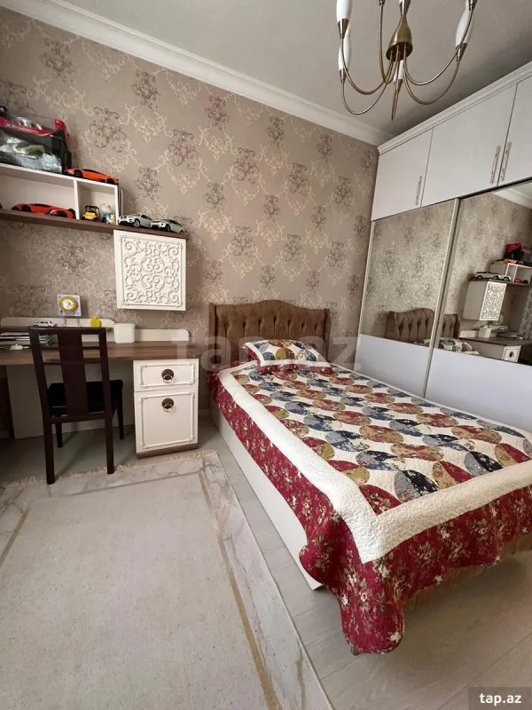 Satılır 6 otaqlı həyət evi