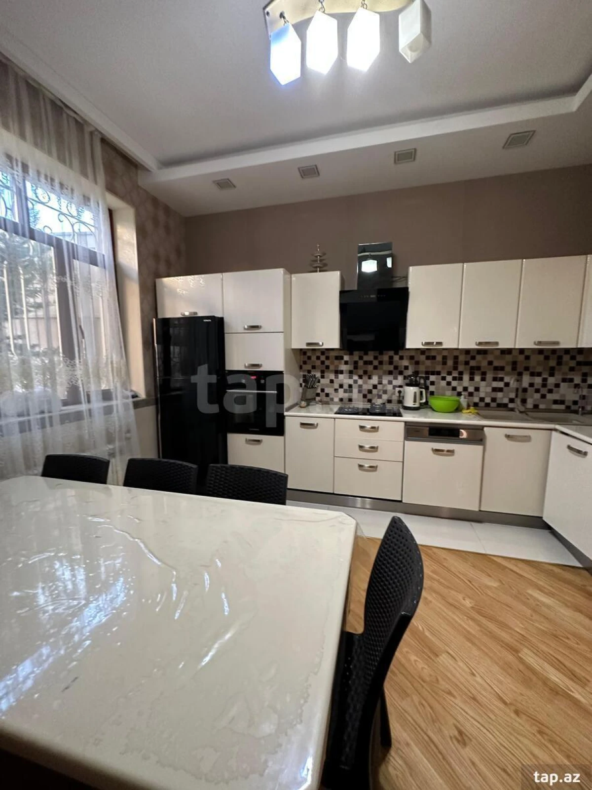 Satılır 6 otaqlı həyət evi