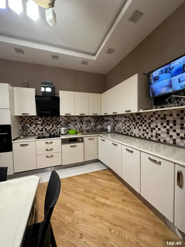 Satılır 6 otaqlı həyət evi