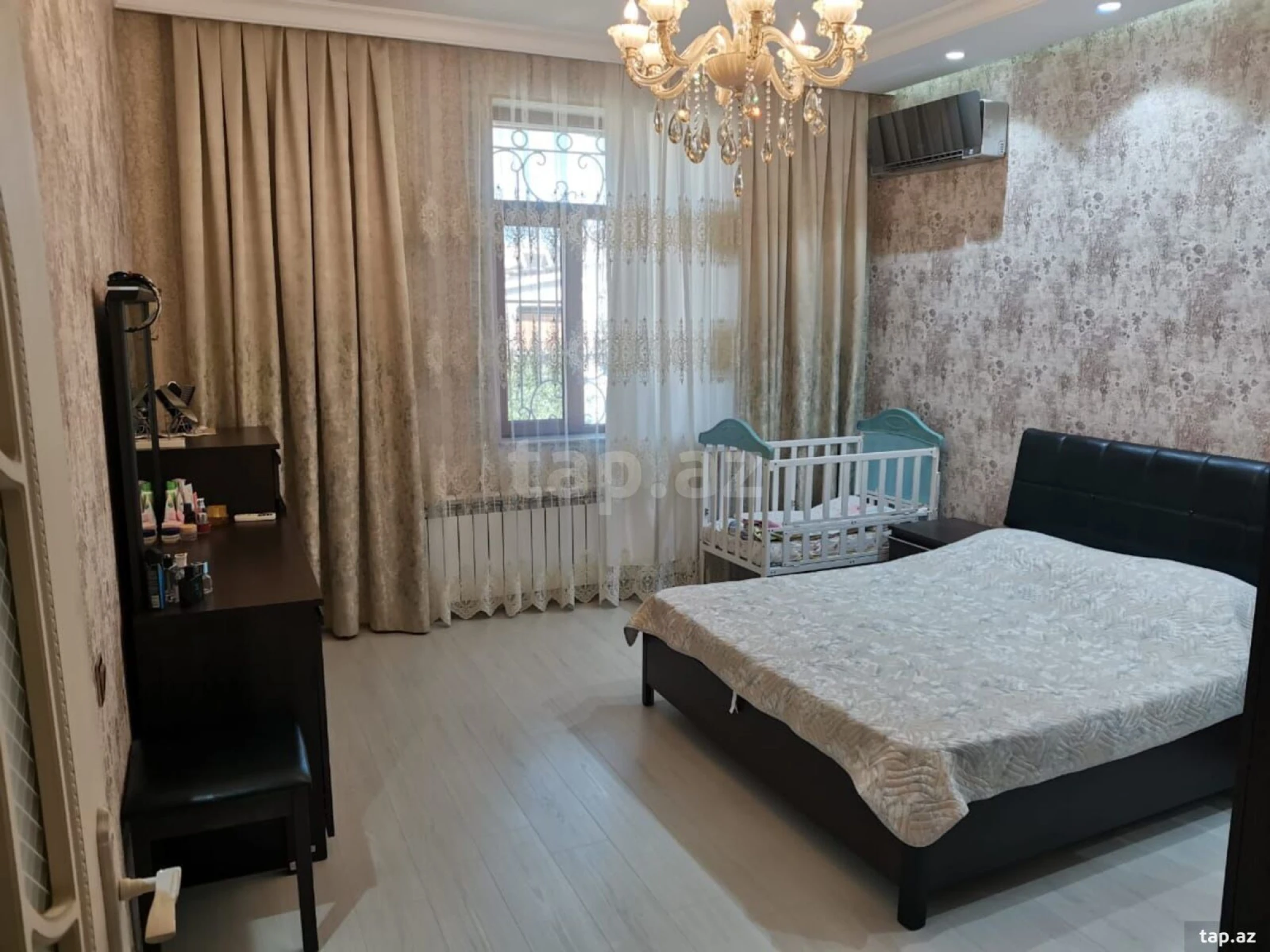 Satılır 6 otaqlı həyət evi