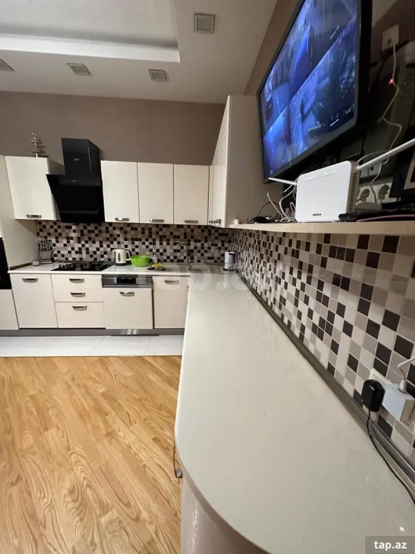 Satılır 6 otaqlı həyət evi